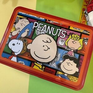 Peanuts Snoopy Special edition playing card set with tin